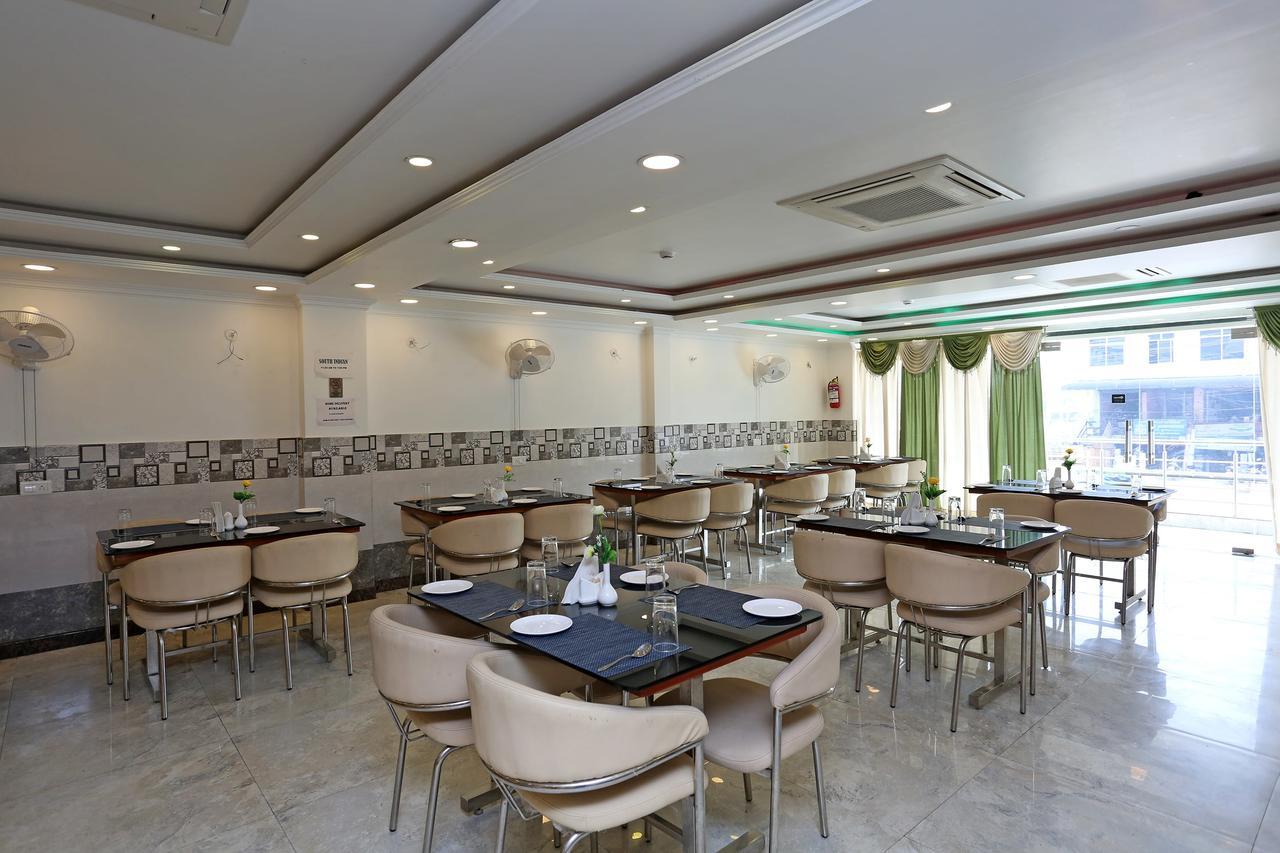 Oyo 11306 Ss Hotel Gorakhpur Exterior photo